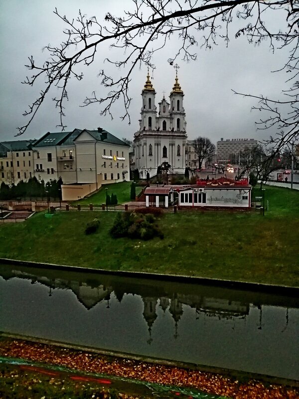 По городу  осенью... - Vladimir Semenchukov