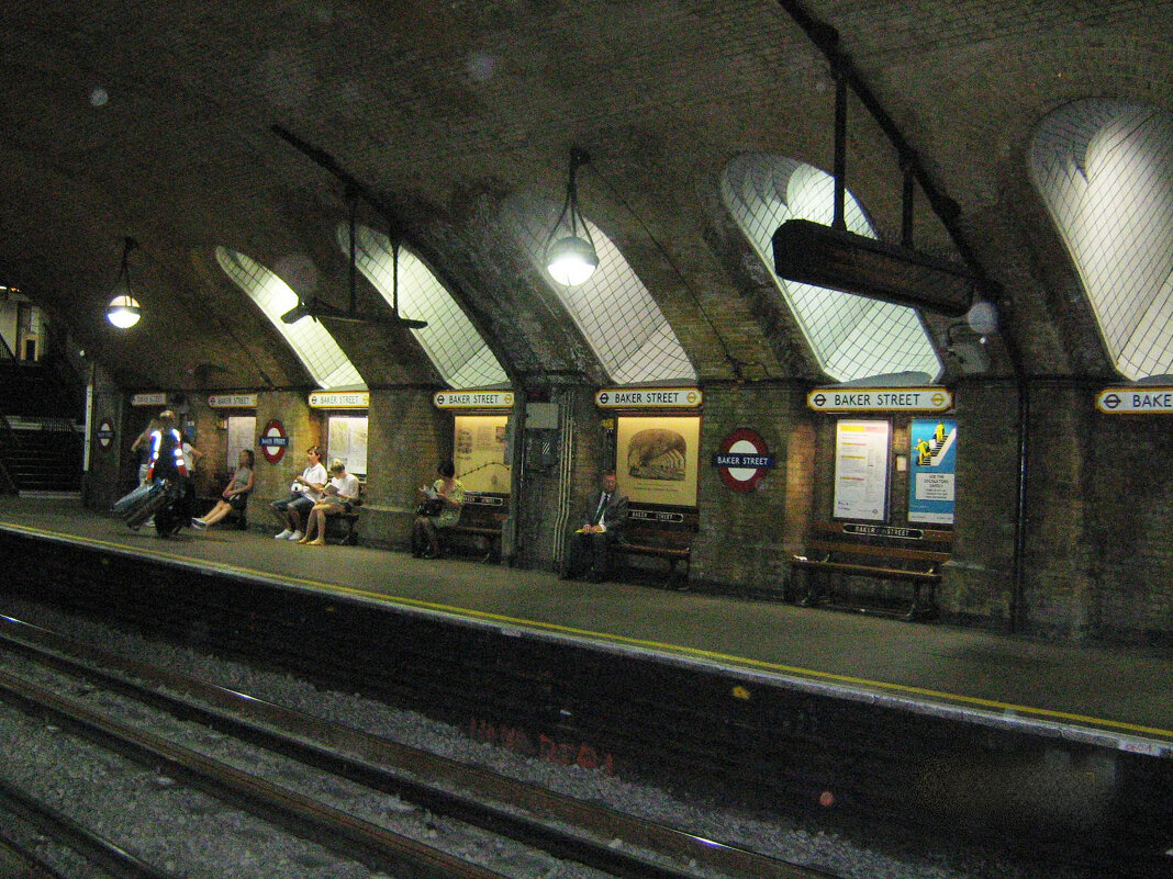 В метро на станции Бейкер стрит.Лондон - Гала 