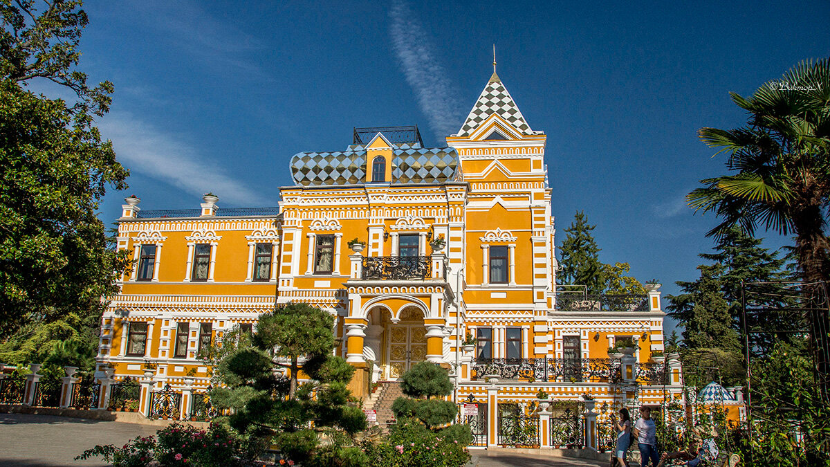 Дом основателя парка Василия Хлудова - Виктор Х. 