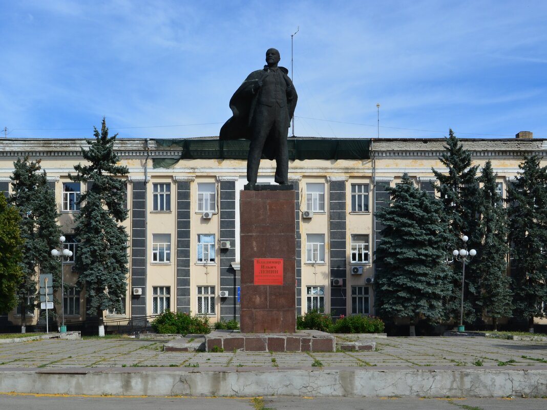 Новошахтинск. Памятник Владимиру Ильичу Ленину. - Пётр Чернега