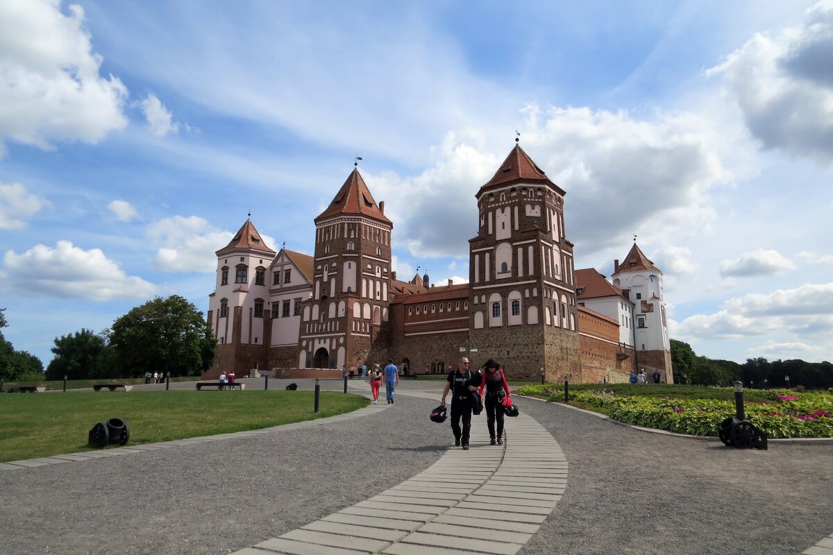 Мирский замок - Вера Щукина