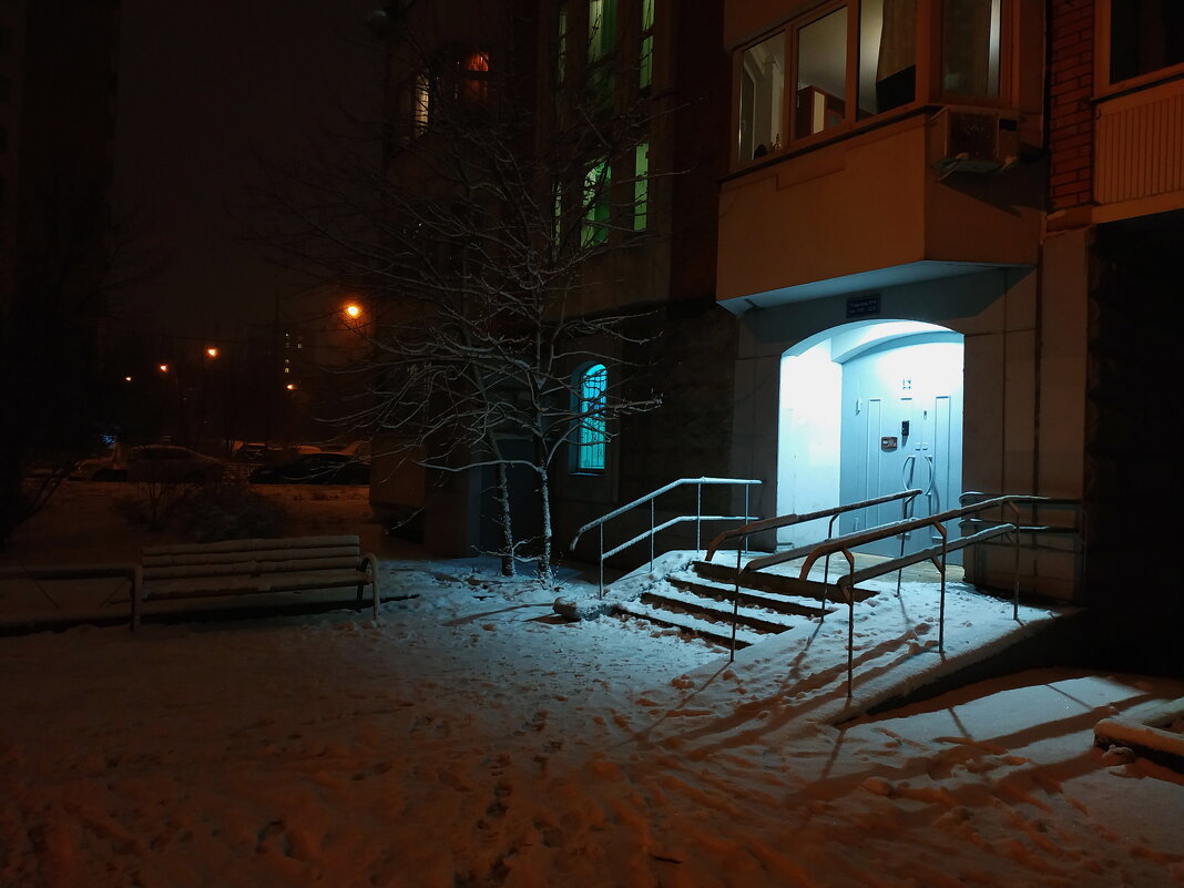 В Москве - первый снег - Андрей Лукьянов