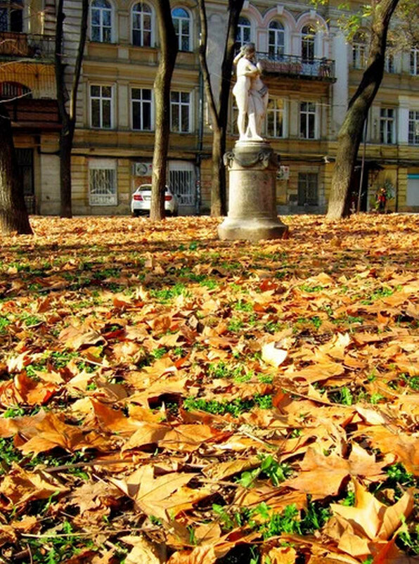 Одесса. Осень в Пале-Рояле. - Юрий Тихонов