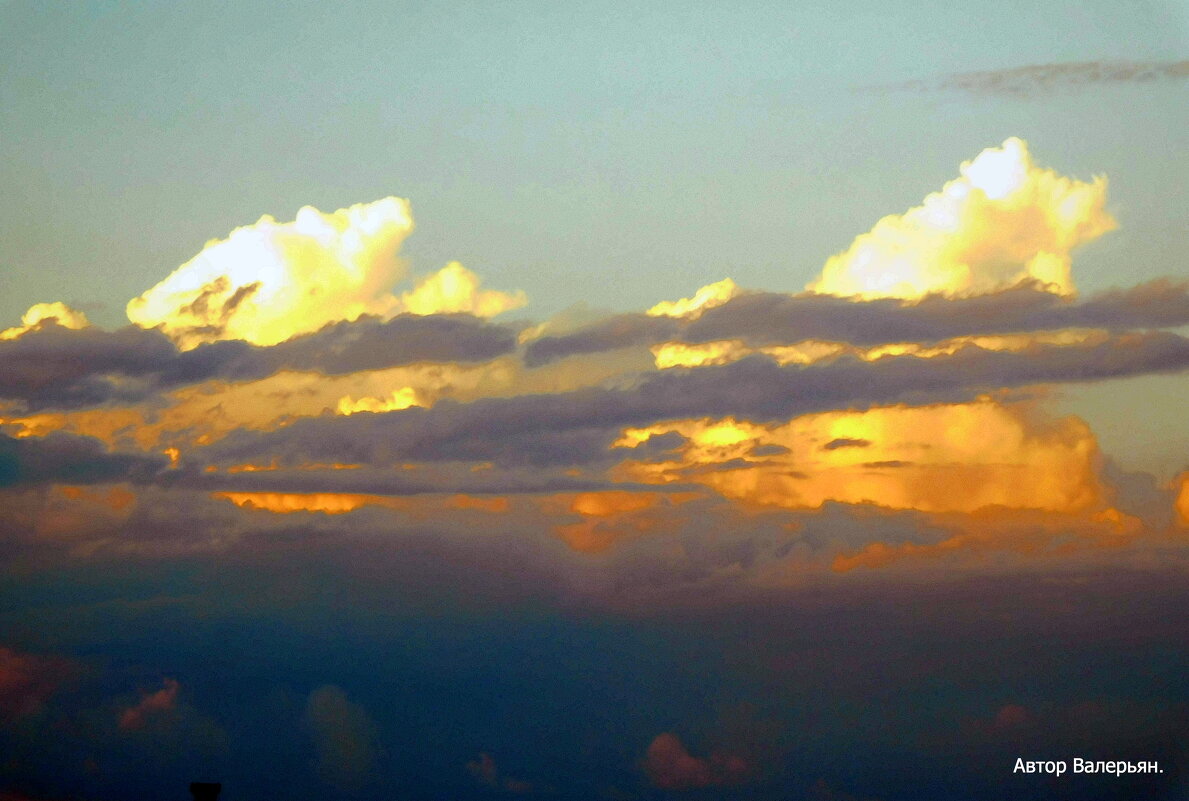 Облака - в лучах закатного солнца. - Валерьян Запорожченко