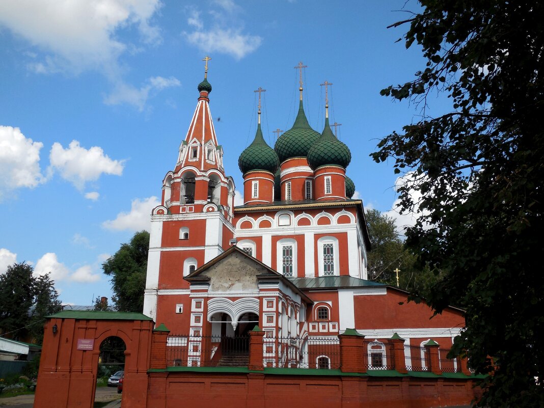 Ярославль. Церковь Михаила Архангела. 17 век - Надежда 