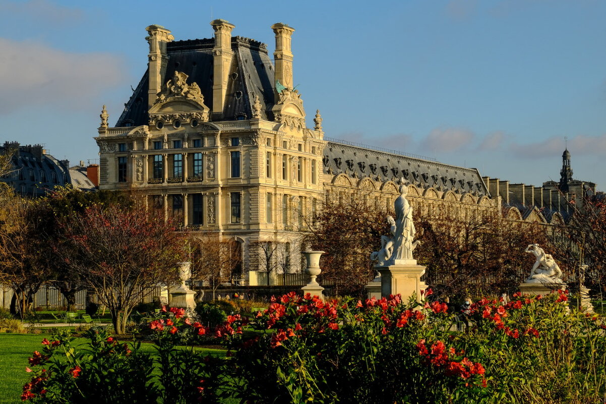 Одно из крыльев музея Лувр (Louvre) - Георгий А