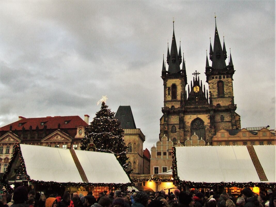 Рождественский базар около главной ёлки Праги в 2018г. - Aida10 