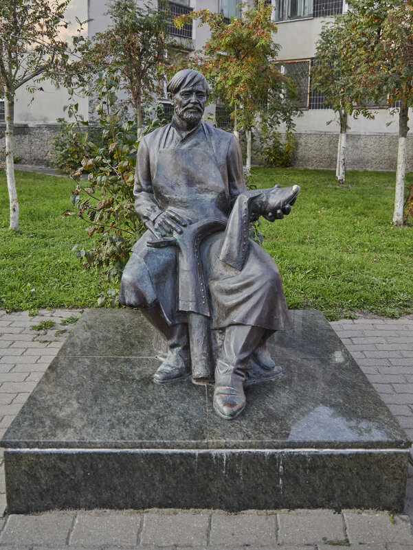 Кимры. Памятник сапожнику - Минихан Сафин