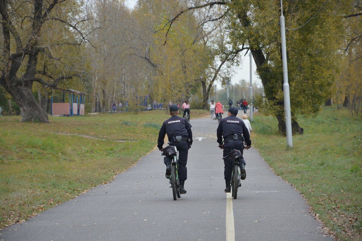 Полицейские на велосипедах - Светлана Грызлова