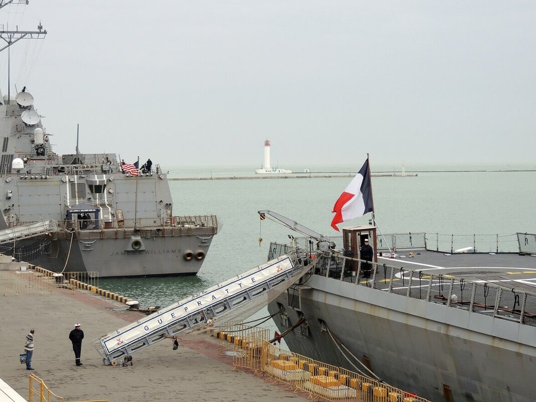Французский фрегат "Guépratte" в Одесском порту - Юрий Тихонов