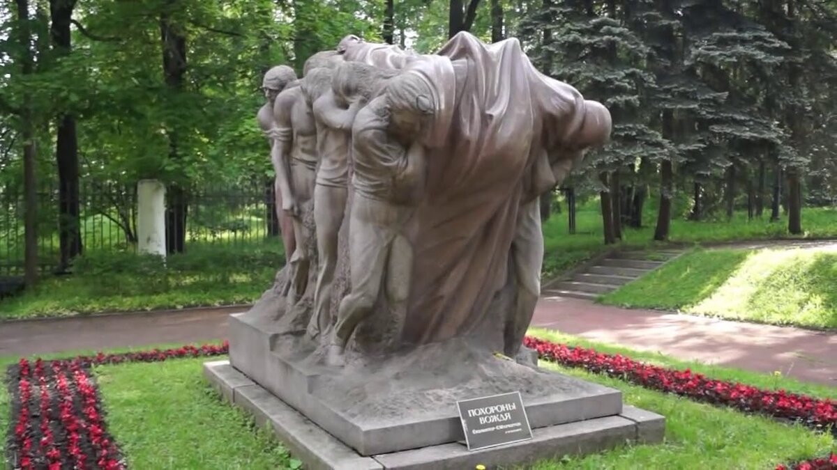 Скульптура работы архитектора С.Д.Мекркурова в Ленинских горках. - владимир 