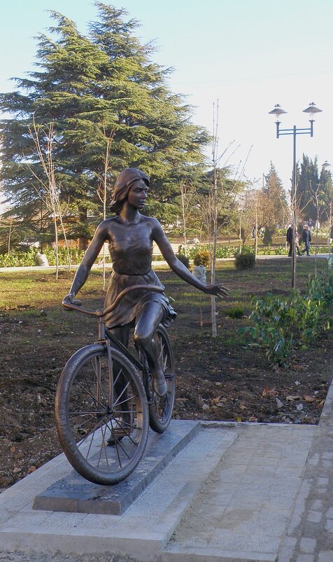 Девушка с велосипедом - Александр Рыжов