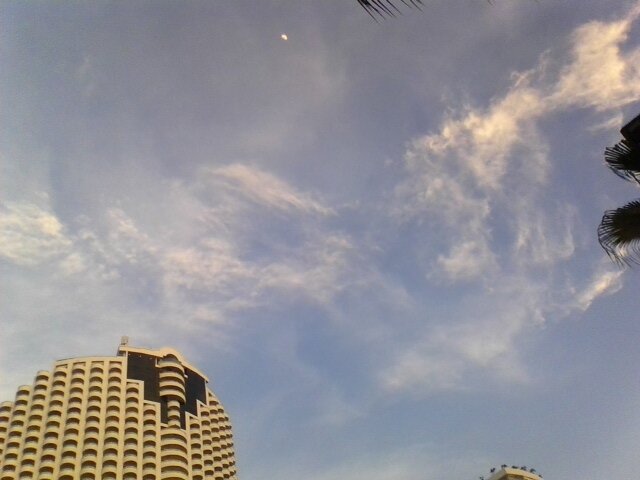 красивое небо  и луна - миша горбачев