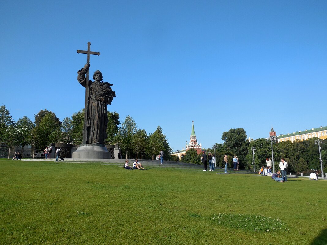 Памятник Владимиру Великому - Надежда 