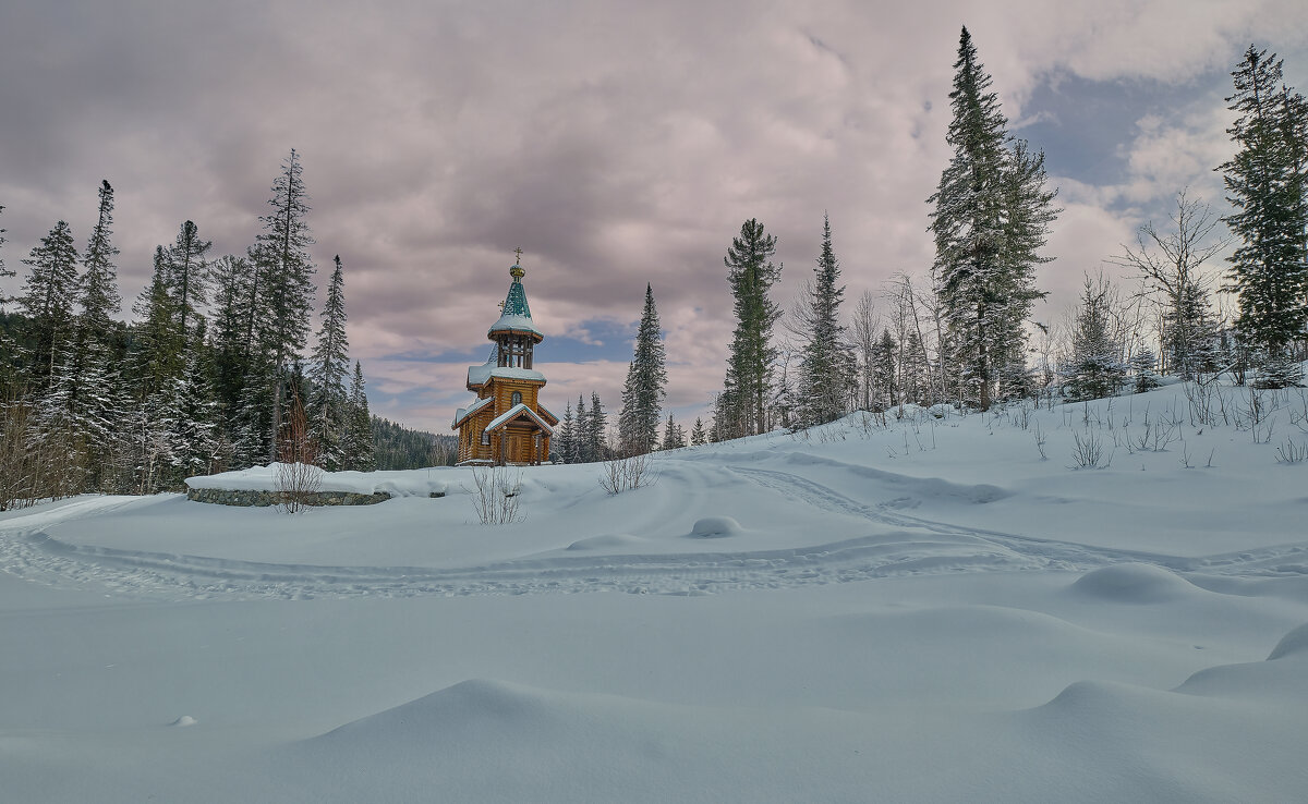 Часовня на горнолыжном курорте в Сибирской тайге - Алексей Мезенцев