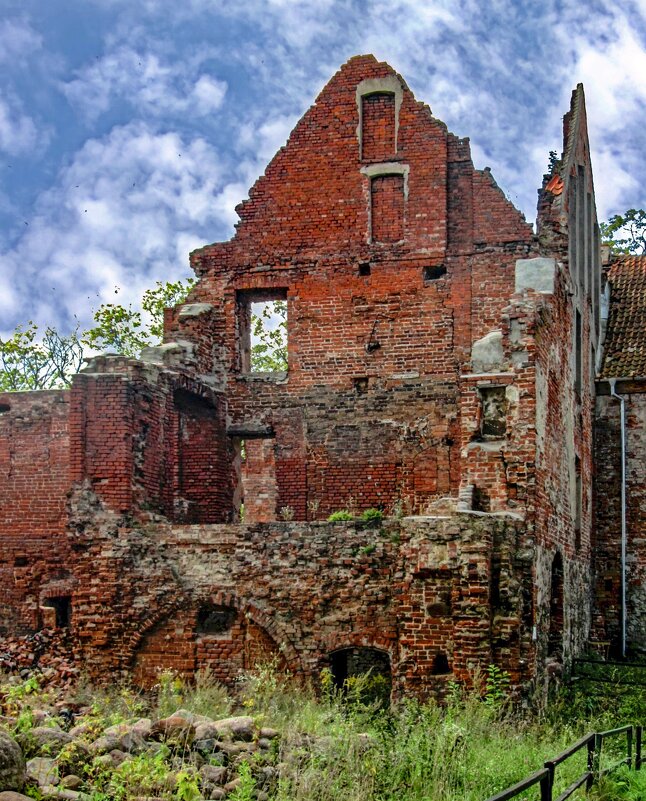 Руины замка Инстербург-2 - Сергей Карачин