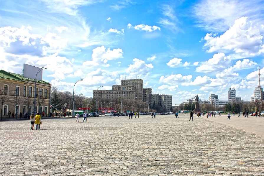 Площадь  в городе Харькове - Эллина Новохатская