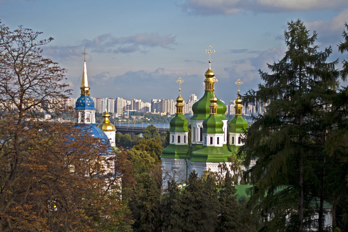 Autumn City Landscape - Roman Ilnytskyi