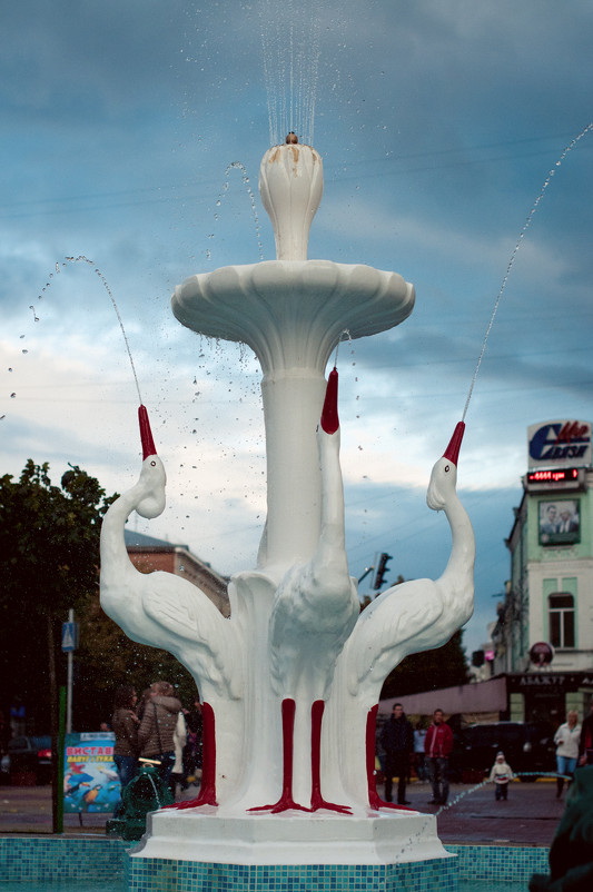 Хмельницький  фонтан в центрі міста. - Андрей 