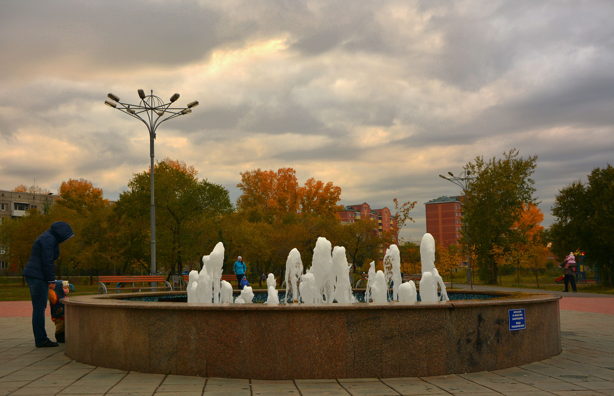 Осенний фонтан - юрий Амосов