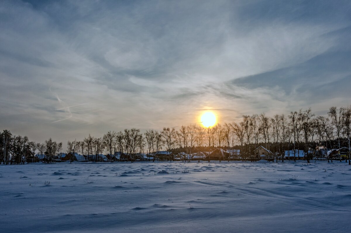 Сонное зимнее солнце встает - Валерий Иванович