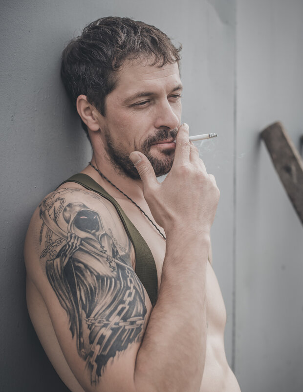 Мужчина с сигаретой - Яна Пикулик