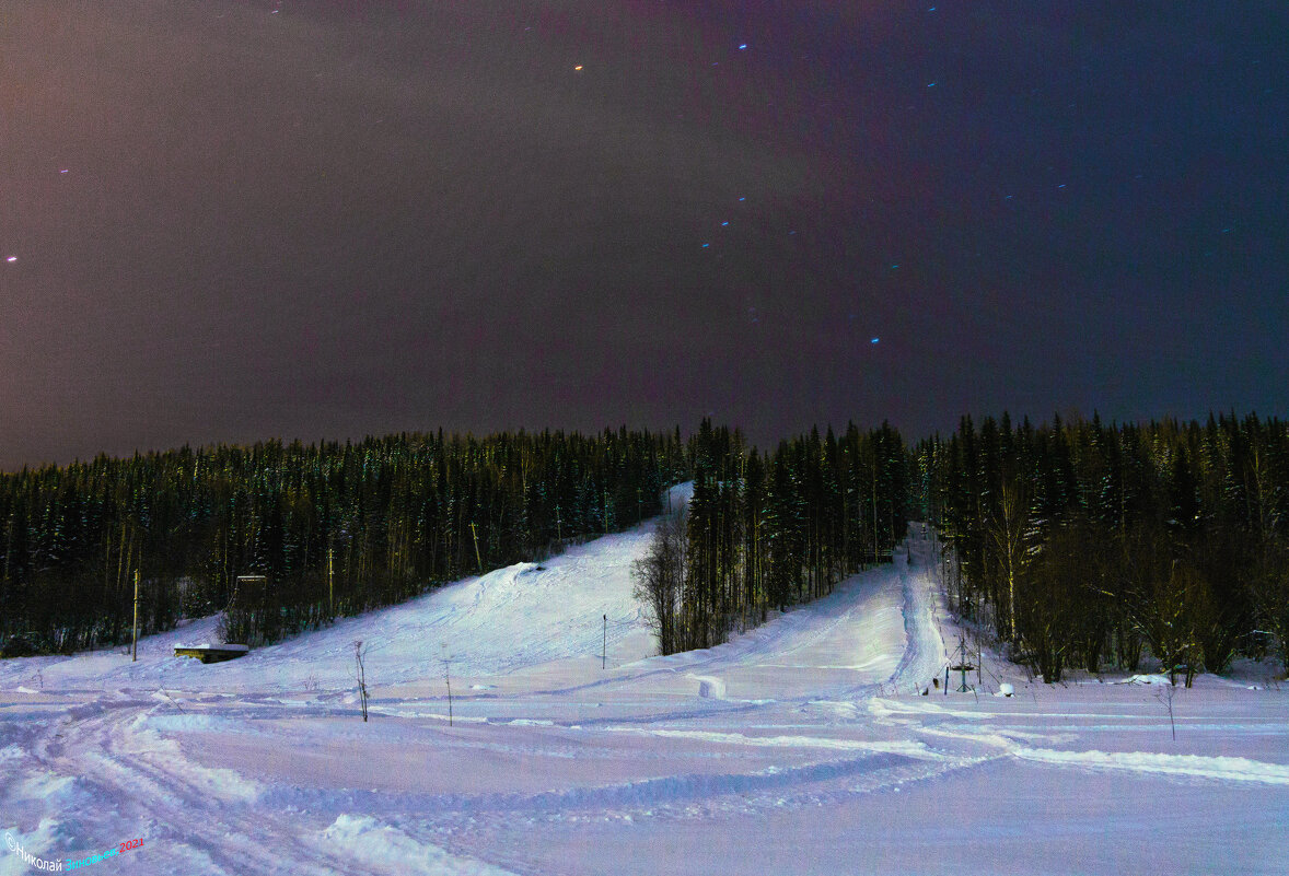Созвездие Орион над лыжным спуском, очень морозным вечером. Окрестности Ухты. - Николай Зиновьев