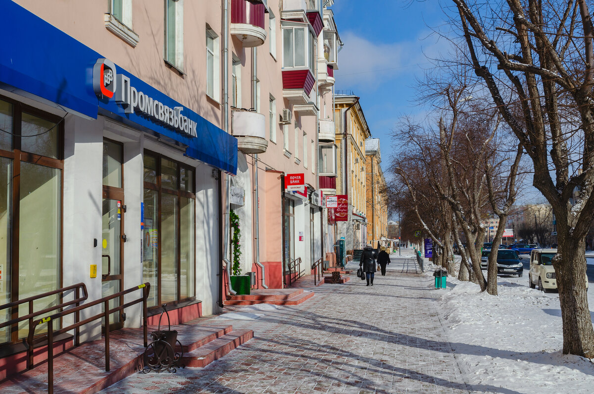 По проспекту ленина в г.Комсомольск-на-Амуре. - Виктор Иванович Чернюк