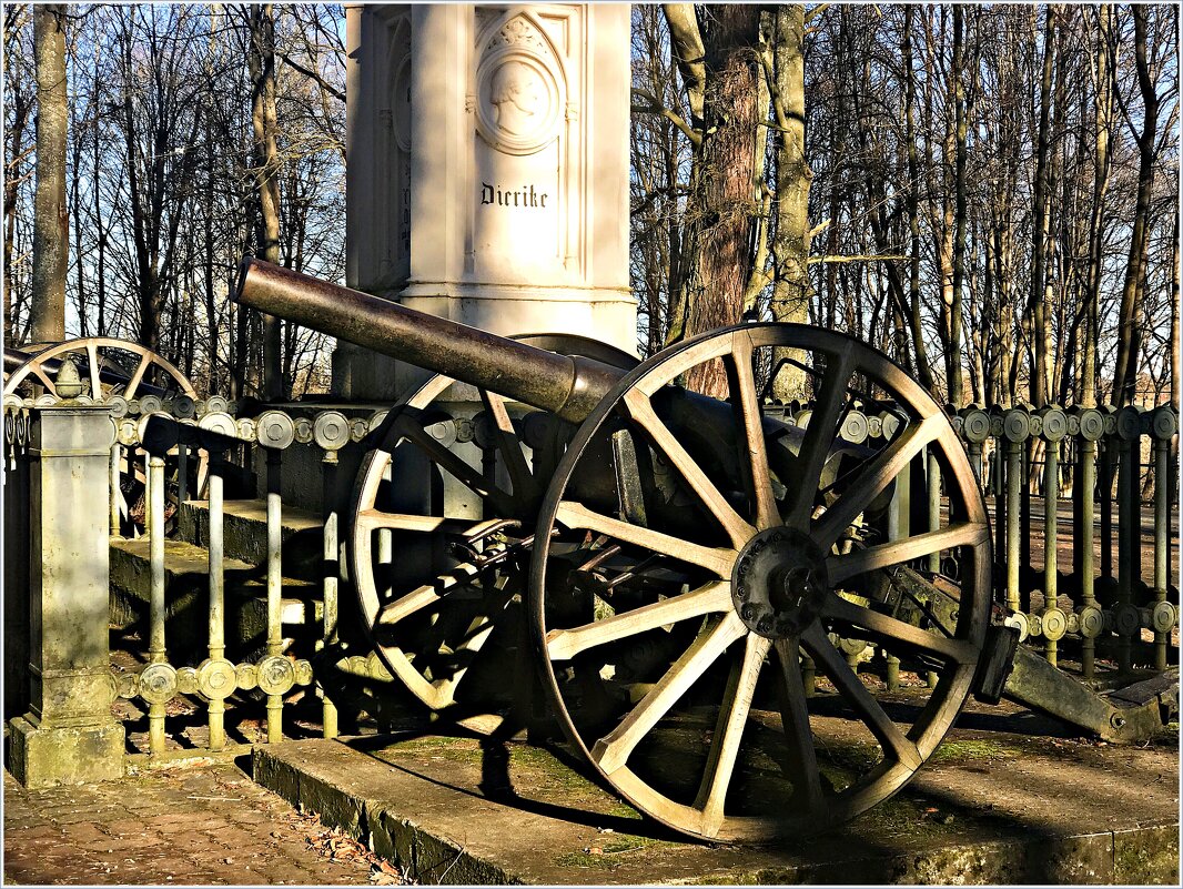Пушка у памятника в честь сражения при Прейсиш-Эйлау. - Валерия Комова