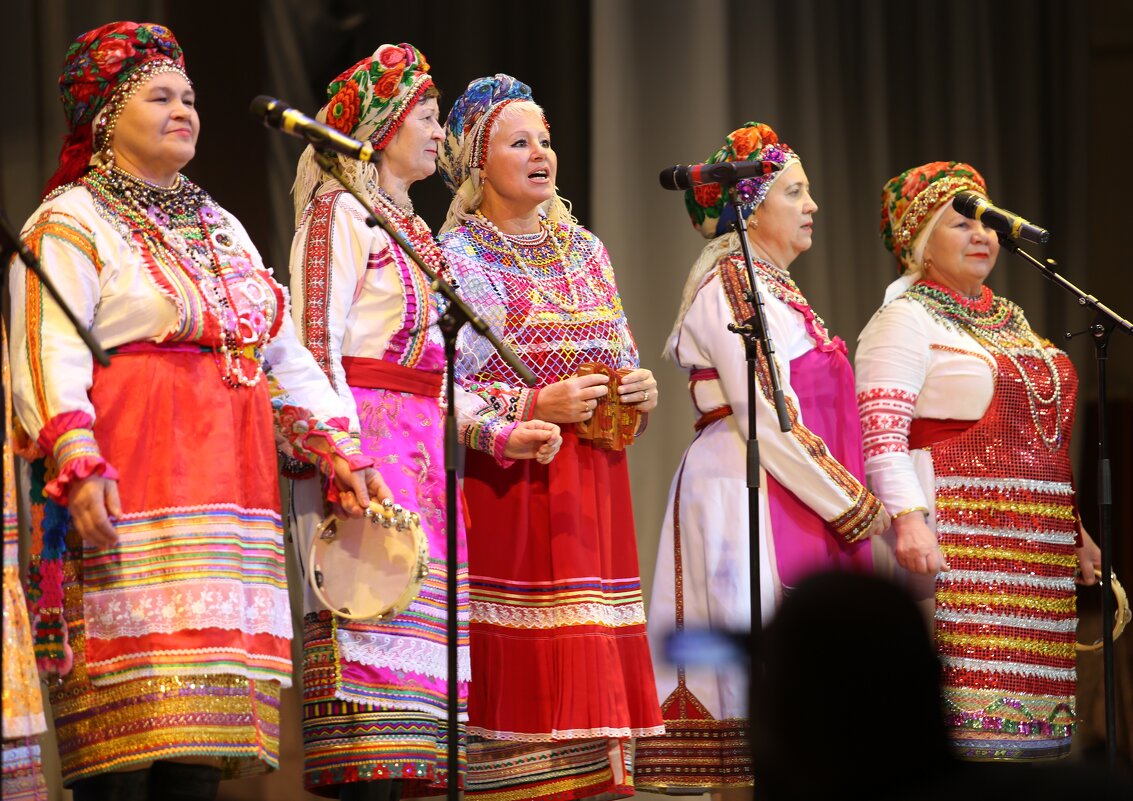 Дорогие женщины, друзья и коллеги, поздравляю вас с праздником 8 МАРТА! - Валерий 