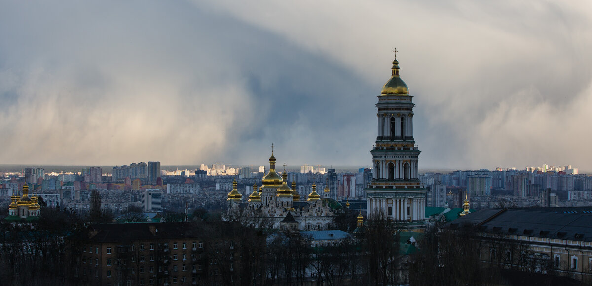 Снежный заряд над Лаврой - Олег 