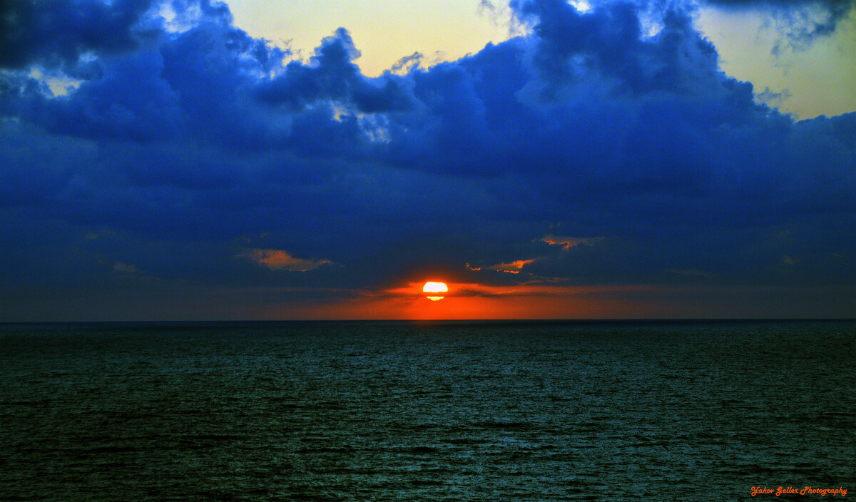 Заход солнца на Средиземноморье... - Яков Геллер