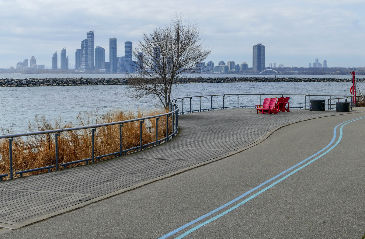 Одна из обзорных площадок и место отдыха у озера. Торонто, март 2021 г. - Юрий Поляков