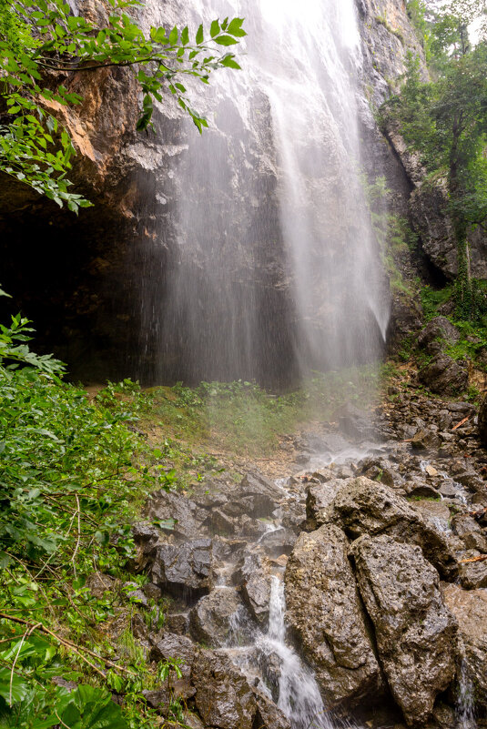 Водопад в горной местности... - "Наиль Батталов