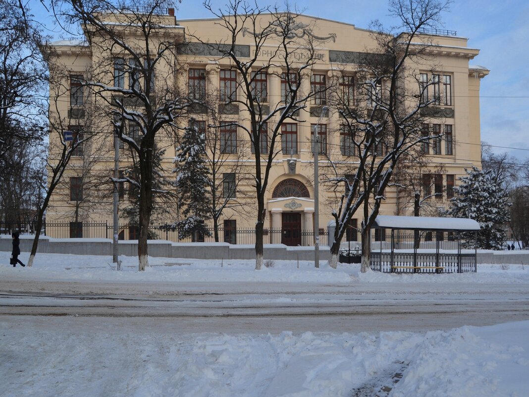 Новочеркасск. Здание Горного отделения Политехнического института. - Пётр Чернега