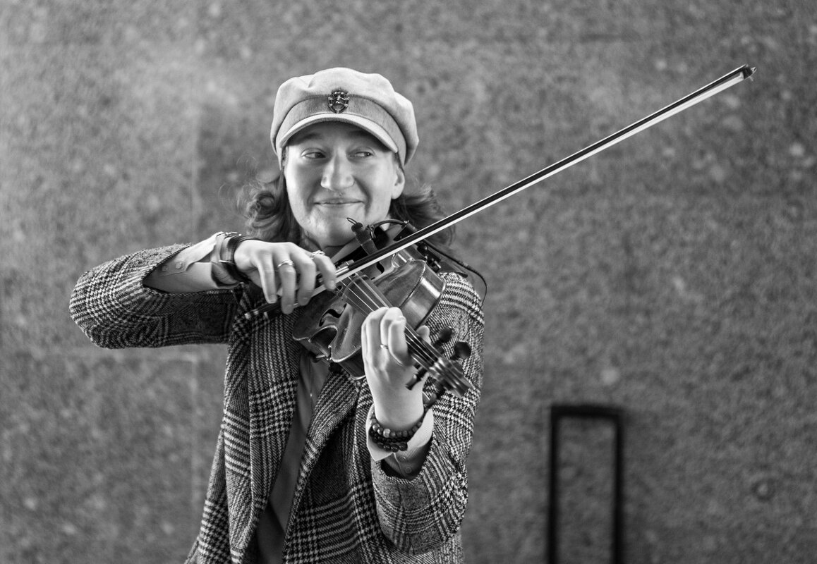 Со скрипкой в подземном переходе - Александр Степовой 