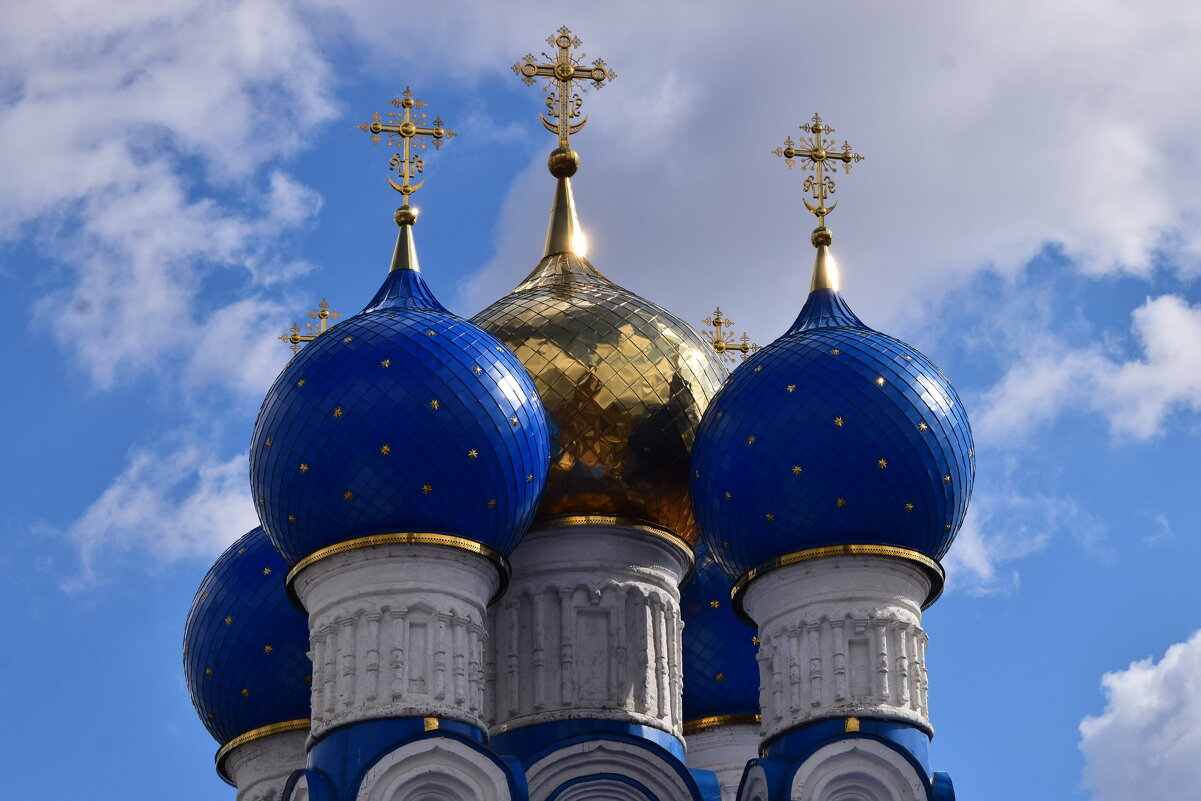 Купола церквей, купола... ввысь уходят к небесной сини...... - Galina Leskova