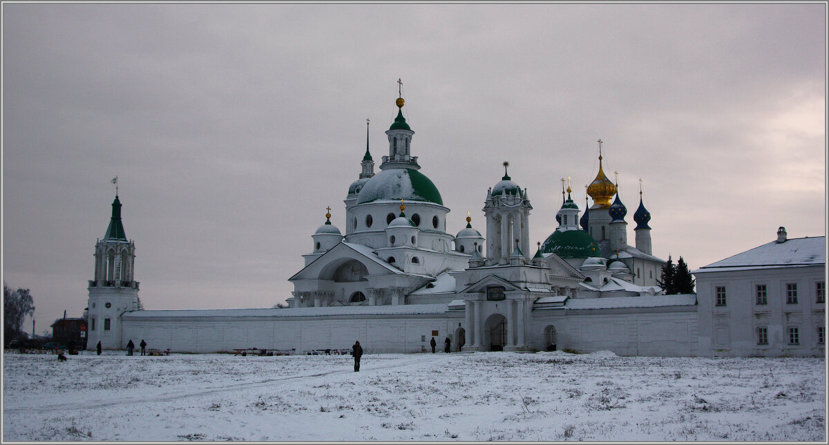 У стен Спасо-Явовлевского монастыря - Анна Скляренко