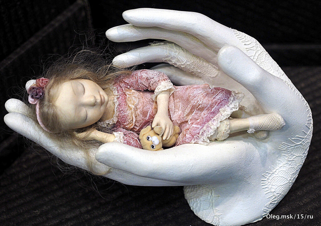осторожно экспонат кукла - Олег Лукьянов