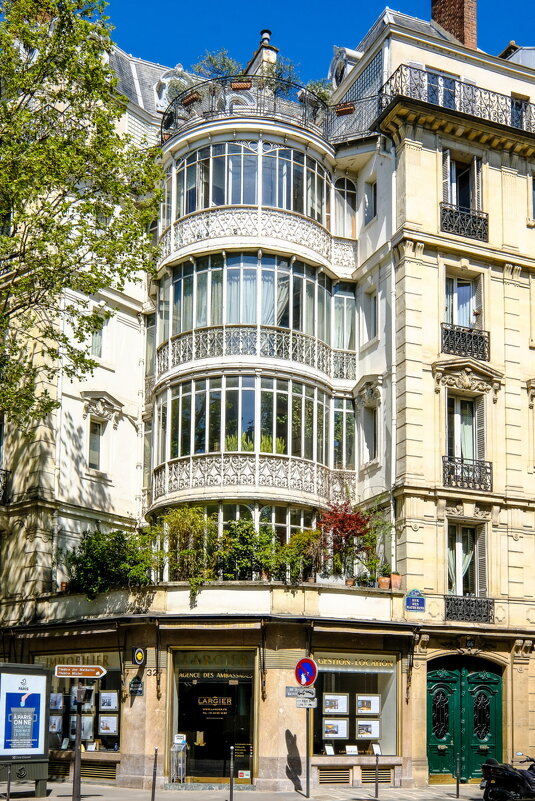 Интересный дом в Париже - Георгий А