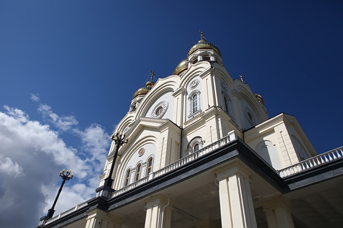 В поднебесье - Игорь Грошев