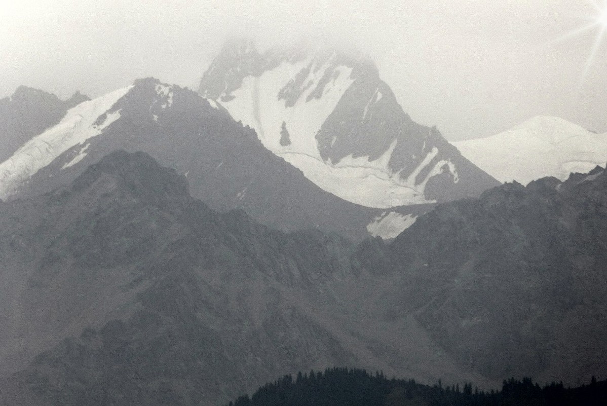 горы, вид с центра - Алмаз Суханов