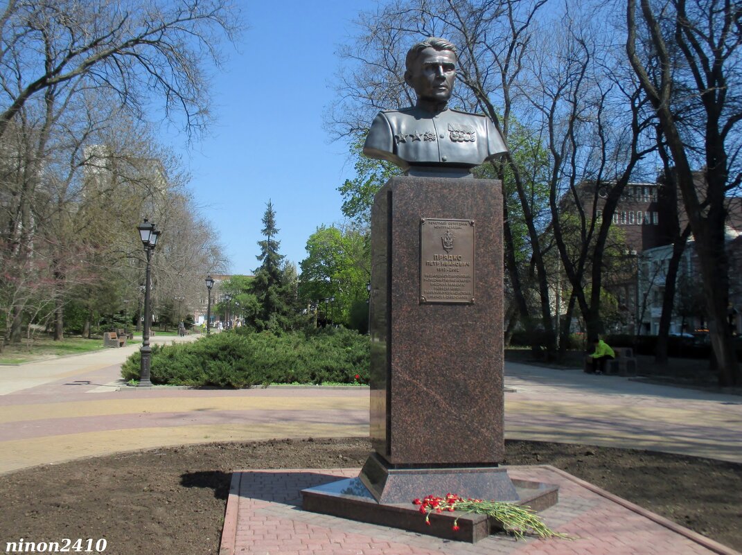 Памятник разведчику - Нина Бутко