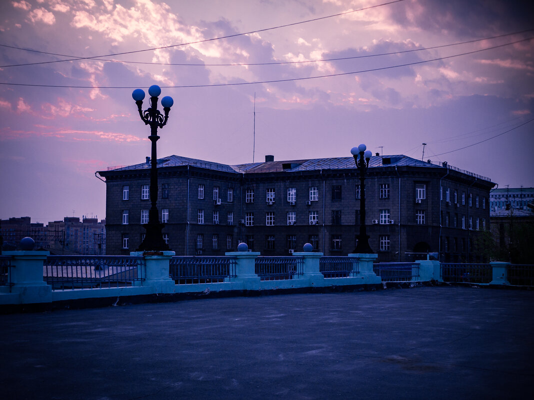 Дом на площади Гарина-Михайловского в Новосибирске - Елена Берсенёва
