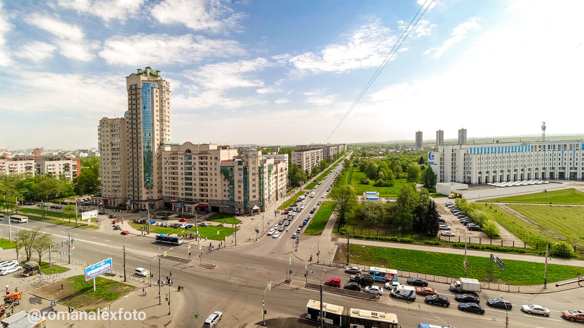 Перекрёсток  пр.Ветеранов и ул.Лёни Голикова - Роман Алексеев