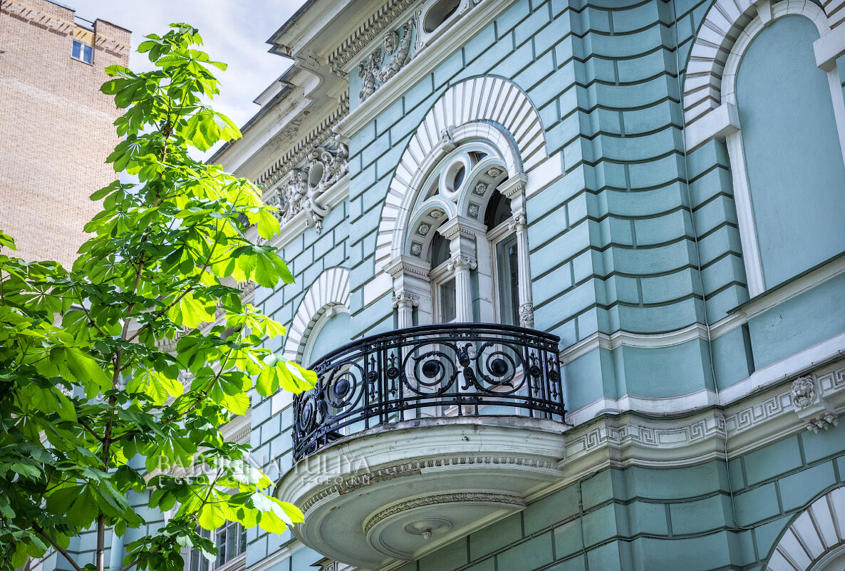 Балкон особняка Шлосберга - Юлия Батурина