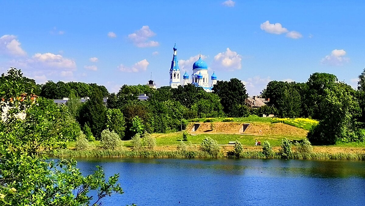 Вид на собор св. ап. Павла со стороны Чёрного озера в Гатчине - Сергей 