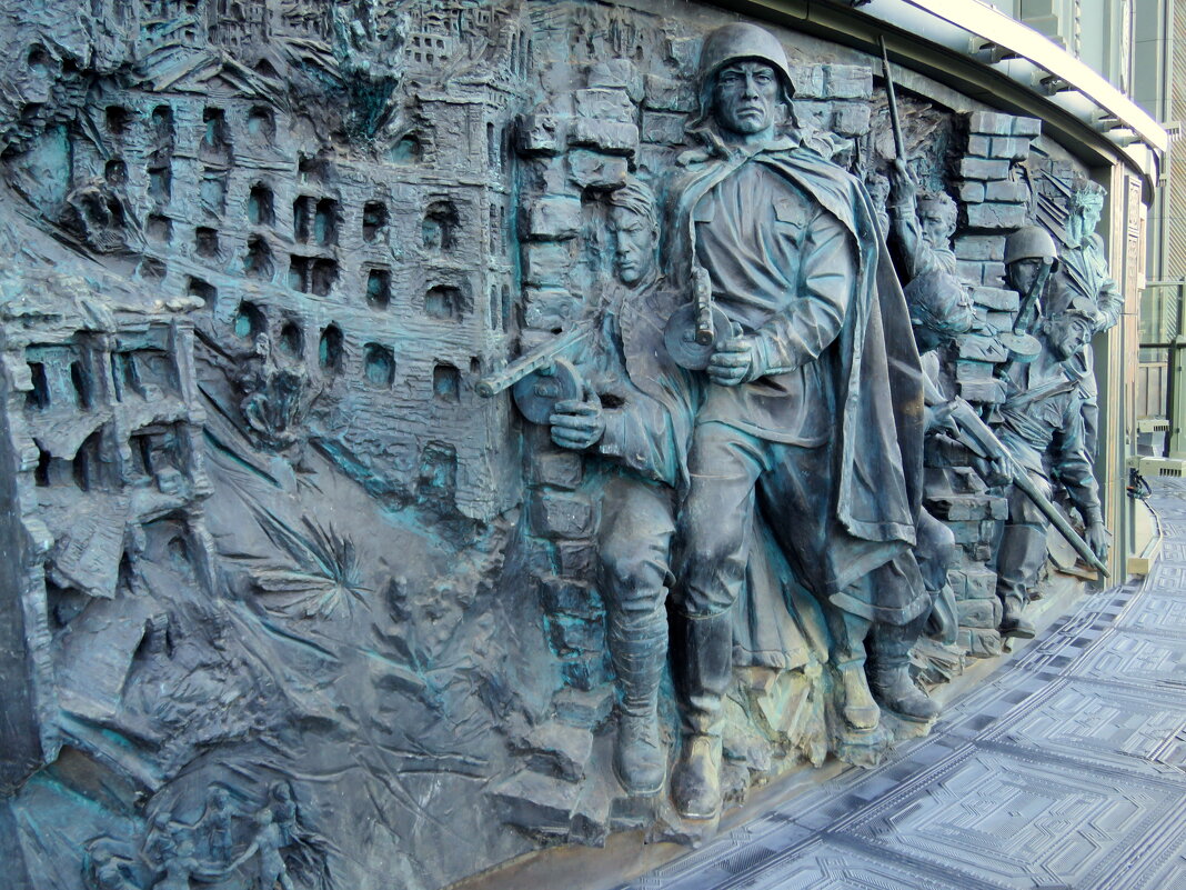 Горельеф "Битва за Сталинград" на стене храма - ИРЭН@ .