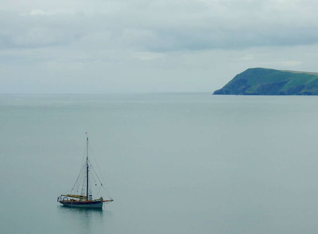 Морской пейзаж с яхтой - Natalia Harries