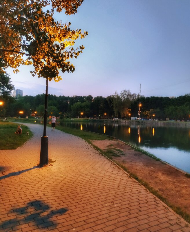теплый вечер в парке - Валентина. .
